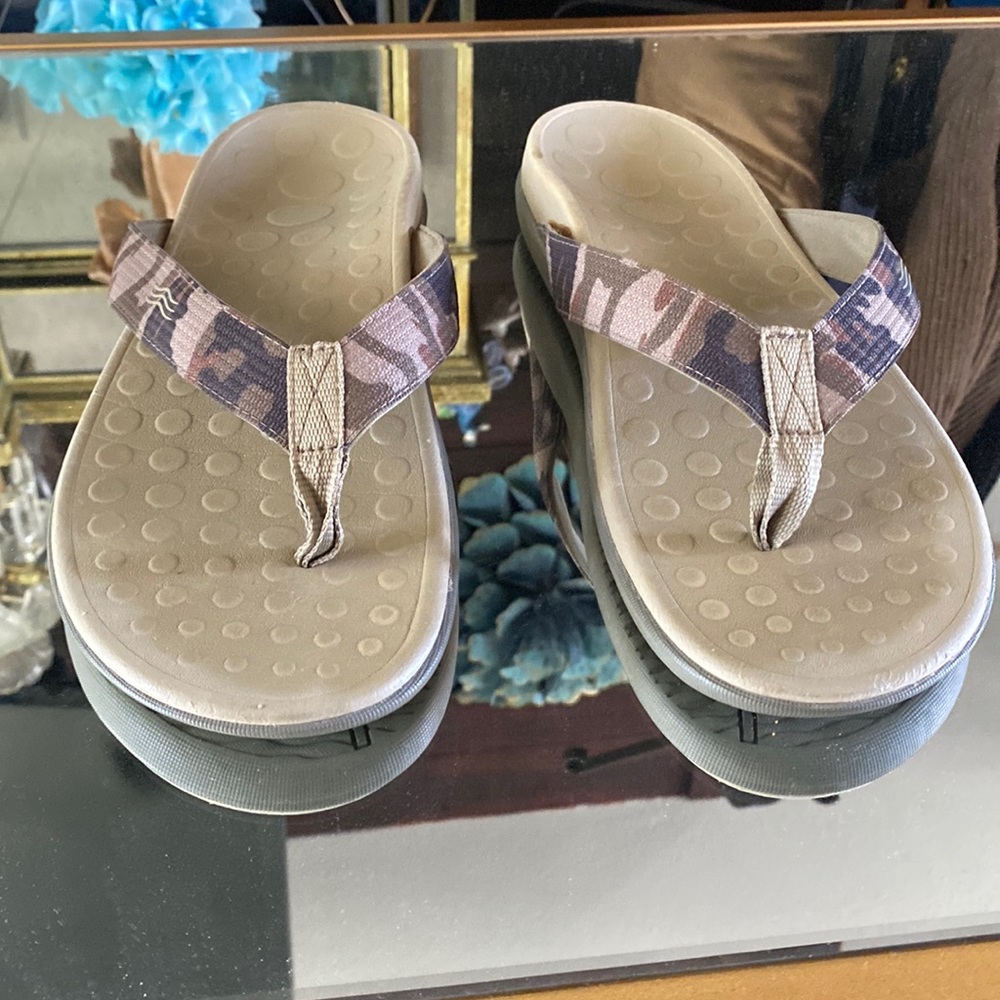 Mens Vionic Sandals size 11